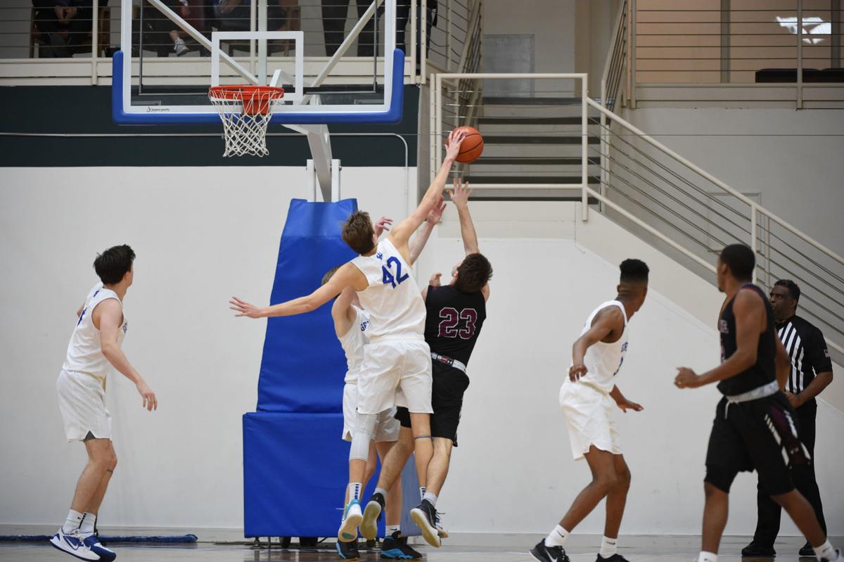 College Basketball Notebook W L Men On A Roll College Roanoke Com