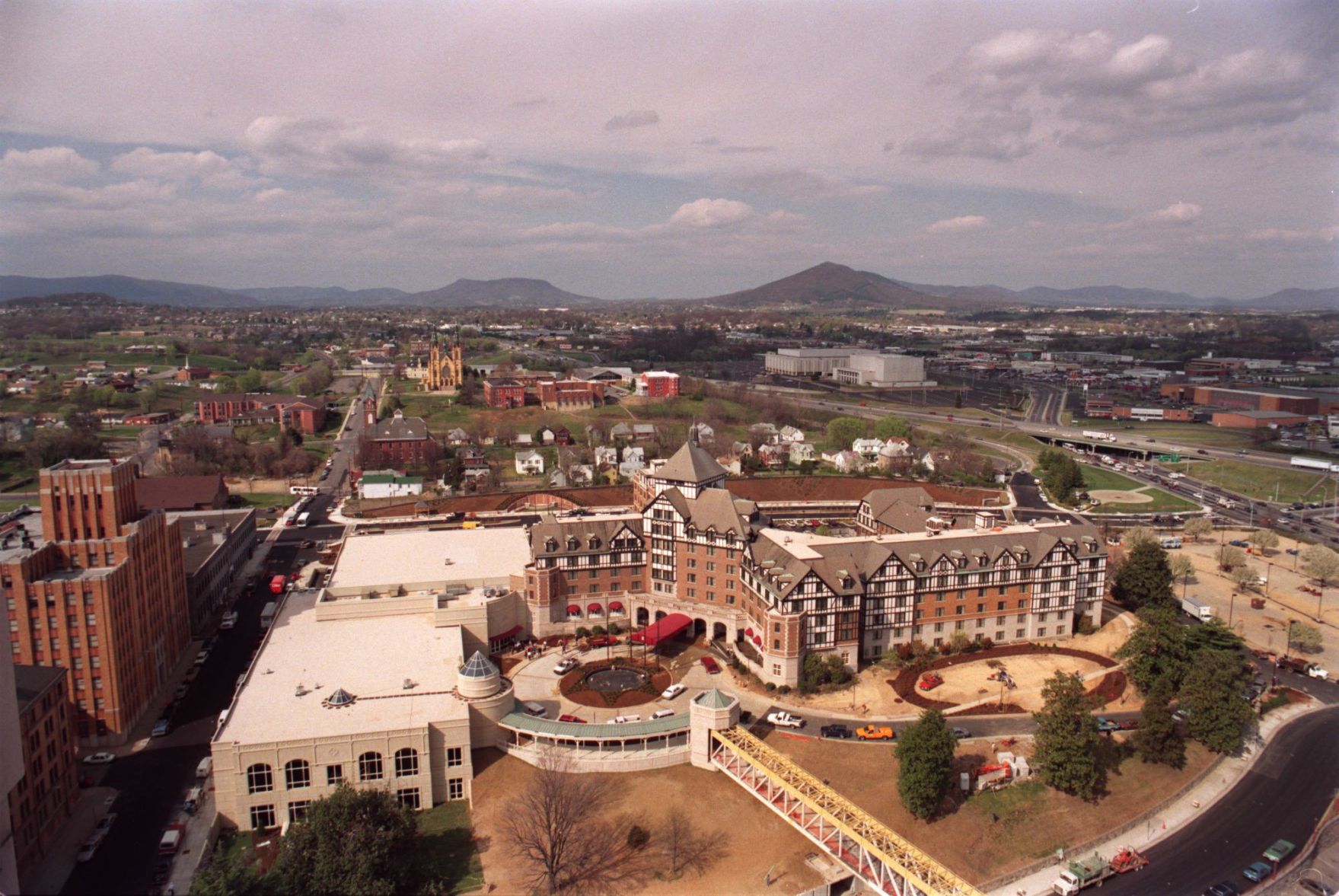 roanoke hotel and conference center