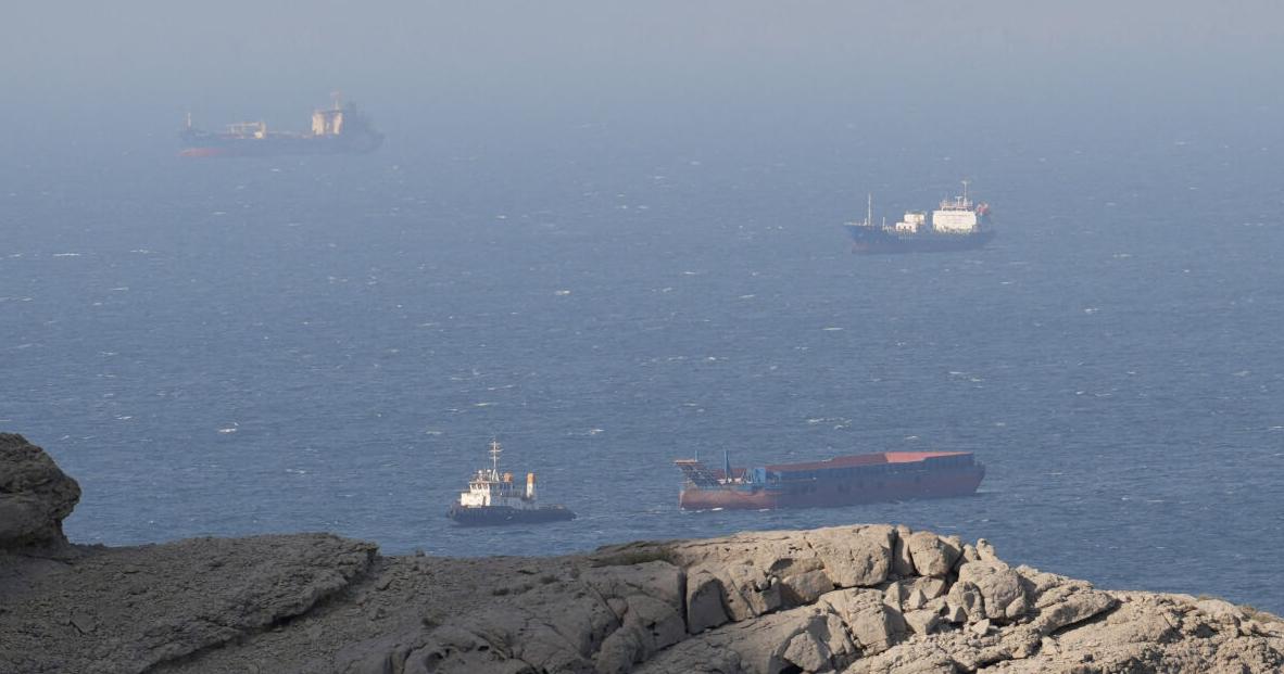 Iran tightens control of Strait of Hormuz, Trump warns against 'blackmail'