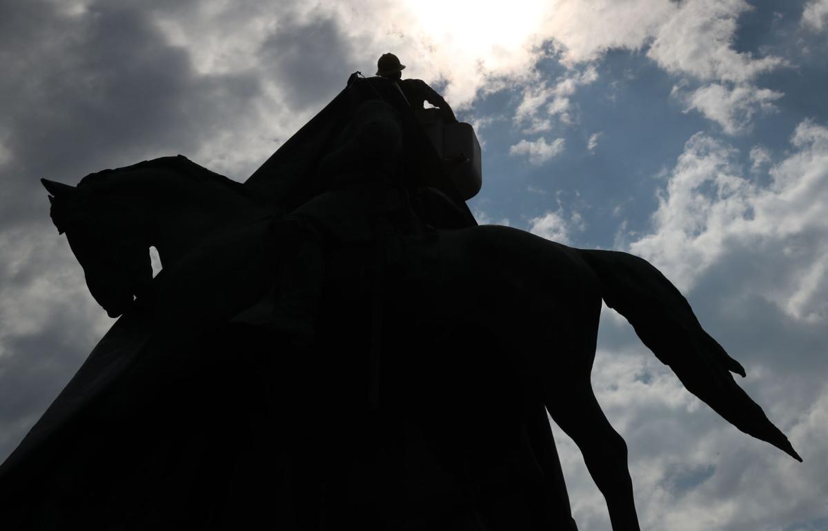 Robert E. Lee statue