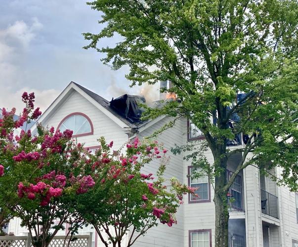 Fire tears through building at Summit apartment complex in Roanoke