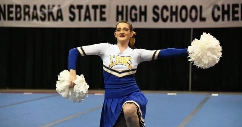 Nebraska cheerleader competes by herself at state competition, but crowd doesn't let her feel alone - Vimarsana News