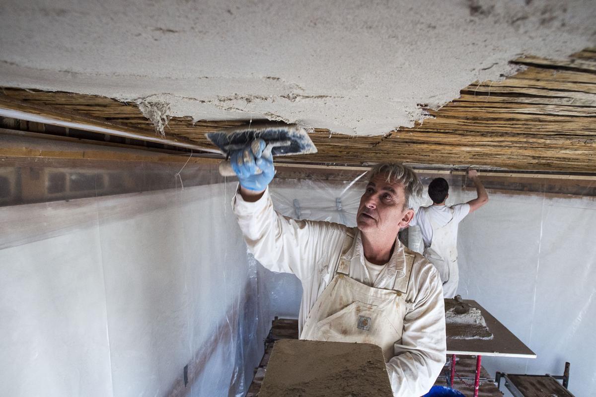 Poplar Forest Renovating Ceilings With Traditional Plaster Local