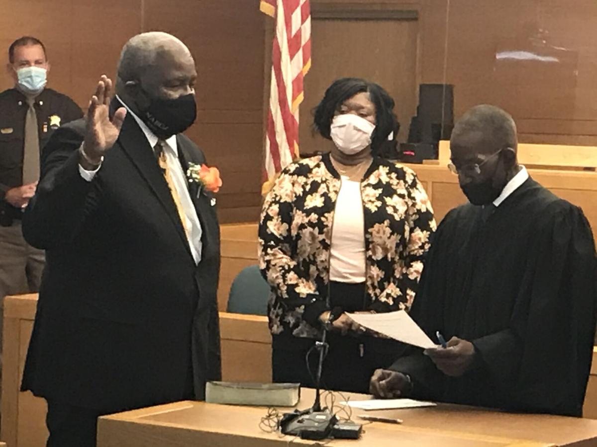Roanoke Mayor Sherman Lea Sworn In For Second Term Govt And Politics Roanoke Com
