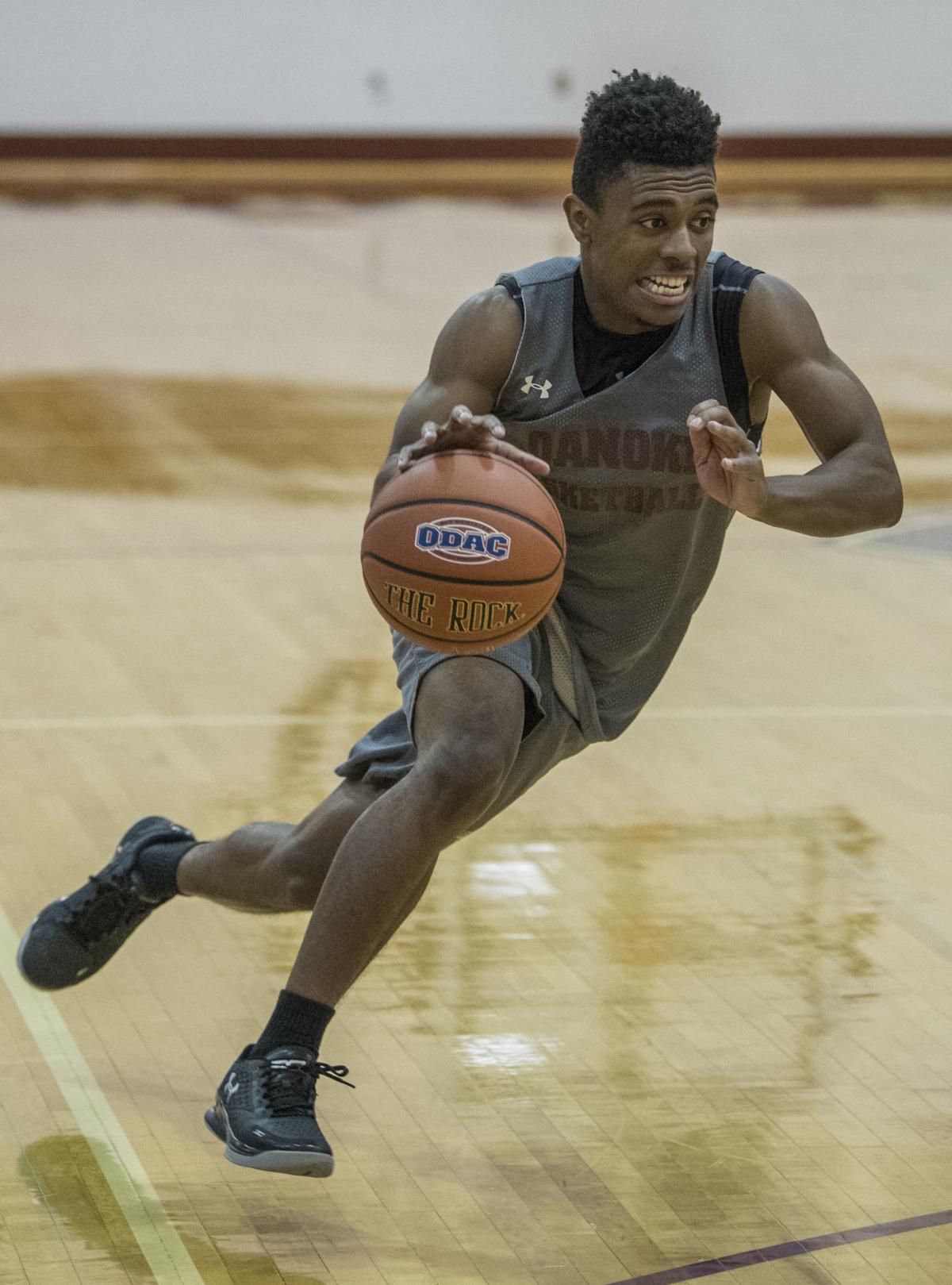 Roanoke College Men S Basketball Team Aims For Odac Title