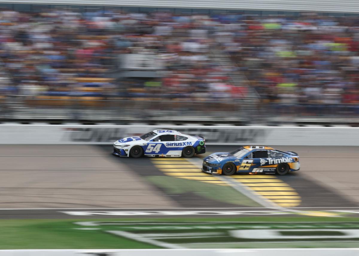 Ty Gibbs wins Iowa Cup, beats Bell on tires