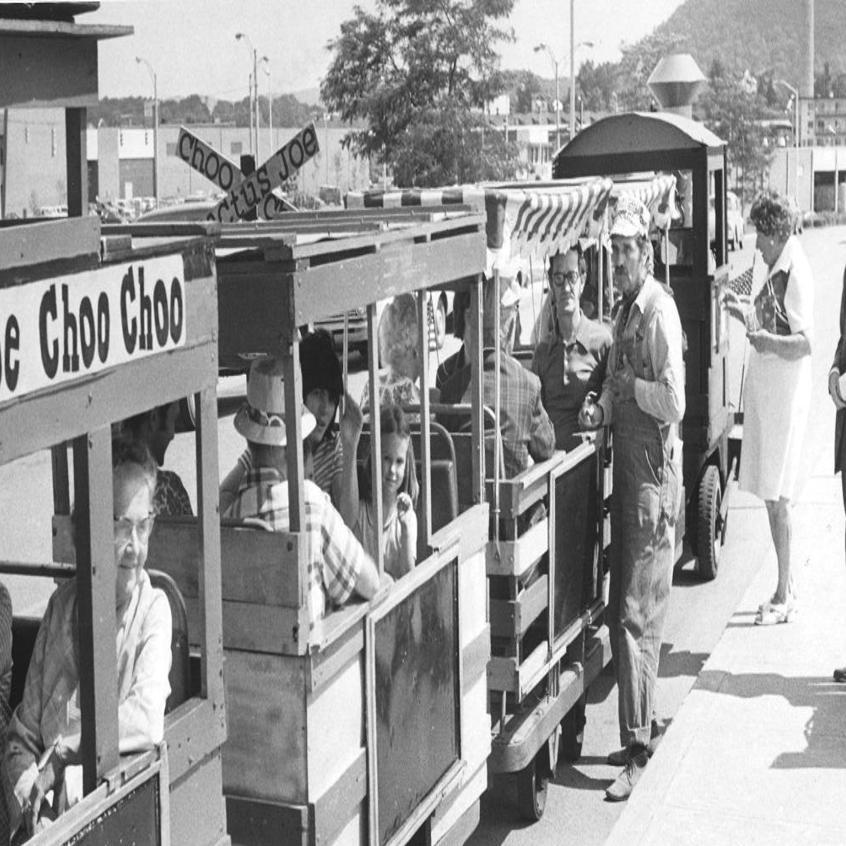 Looking Back Princess Diana Wears A Roanoke Gown Cactus Joe Choo Choo Latest Headlines Roanoke Com