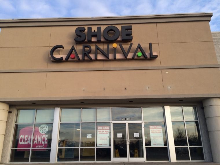 shoe carnival closing stores
