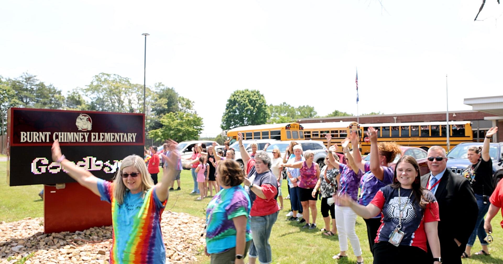 Photos: Franklin County community says goodbye to school - Vimarsana News