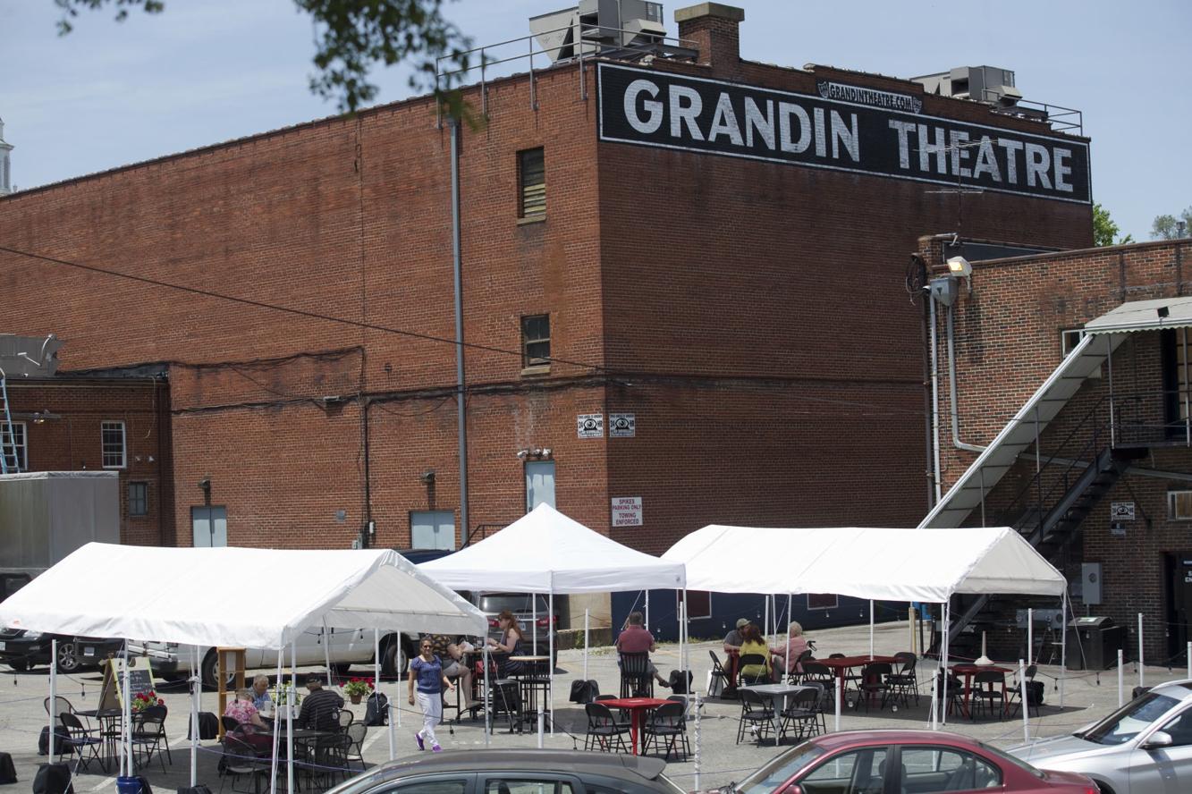 Photos Restaurants around Roanoke begin outdoor dining