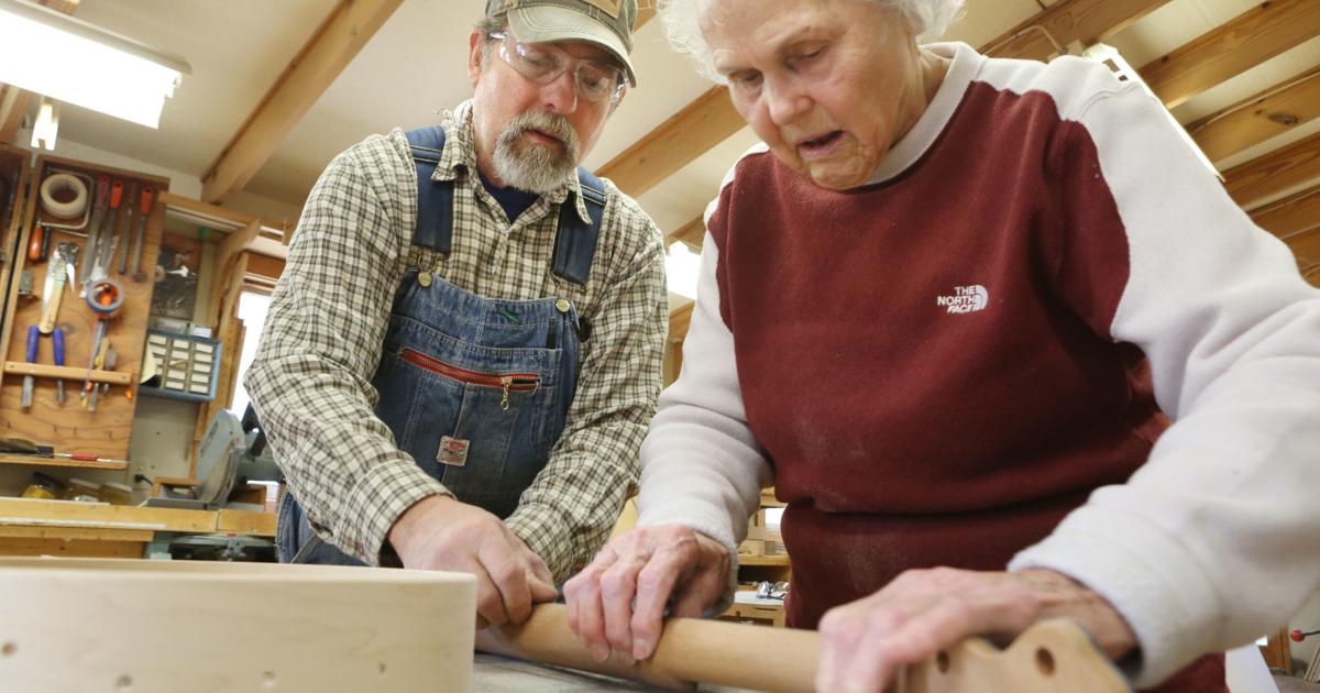 89-year-old Rhoda Kemp builds her first banjo