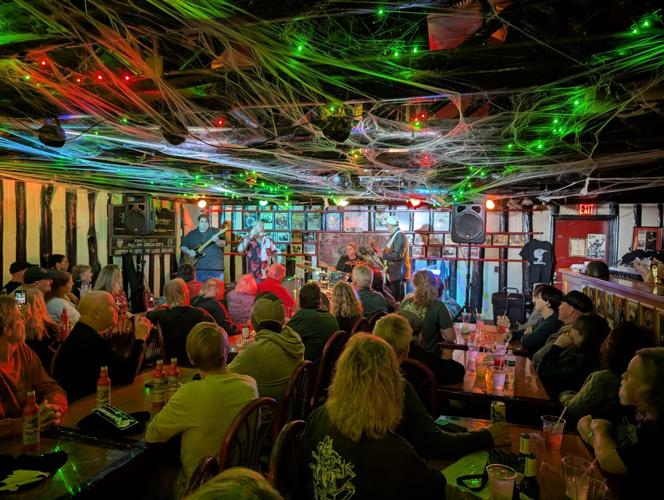 The Coffee Pot house full with The Nioghthawks