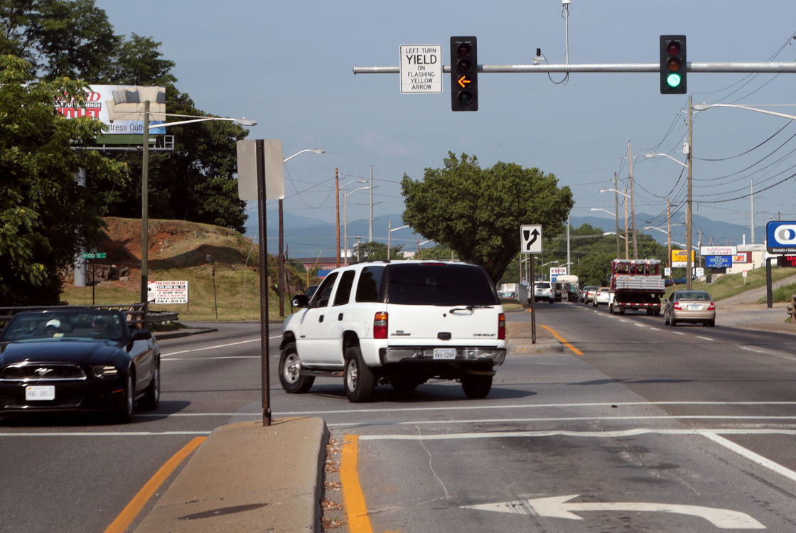 New Roanoke Valley Yellow Arrow Lights Improve Traffic Safety Local News Roanoke Com - traffic light roblox