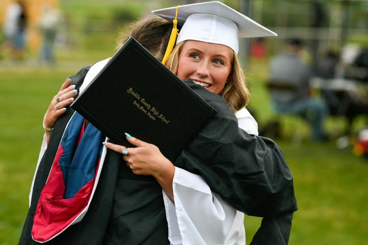 060725-fnp-news-fcgraduation-p01