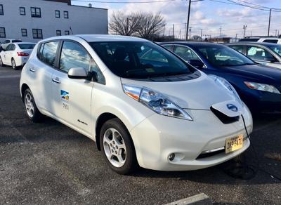 Roanoke Adds Electric Cars To City S Fleet Replace Gas Guzzling Mc Nissan Leaf 010418