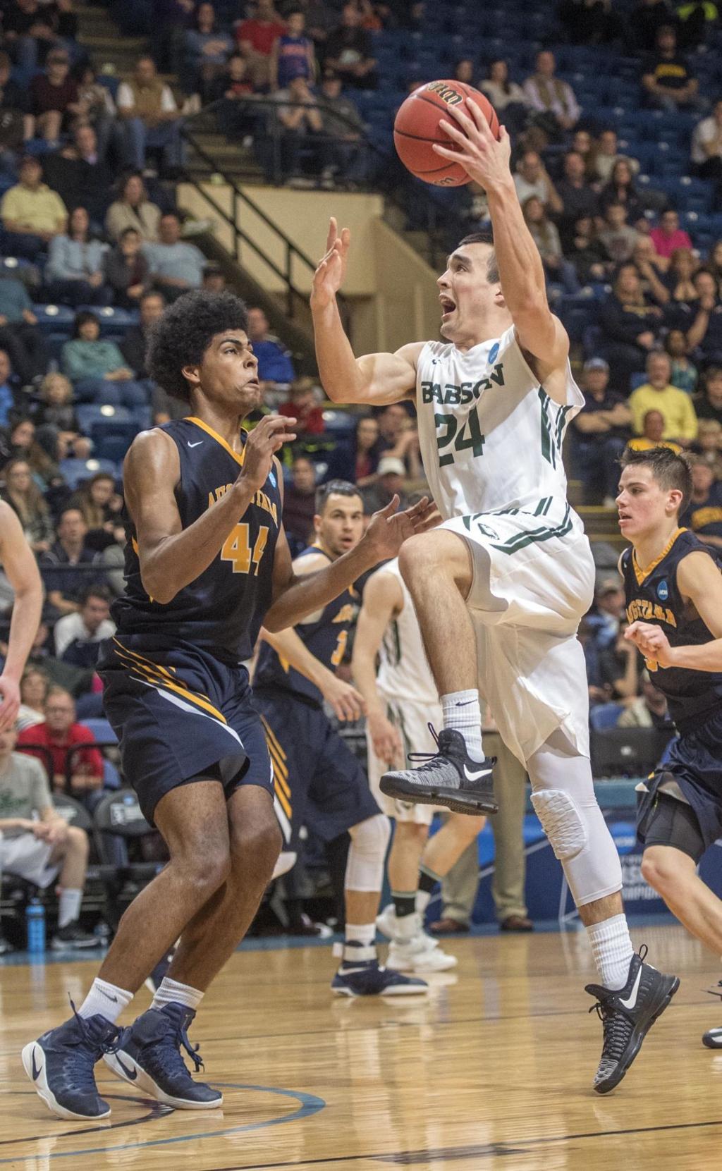 Babson Star S Block Clinches D Iii Men S Basketball Title For