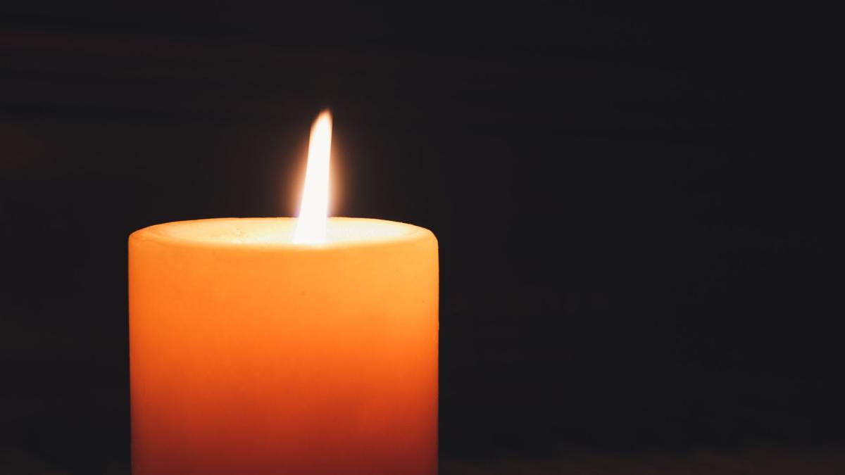 lighted-pillar-candle-1871130.jpg