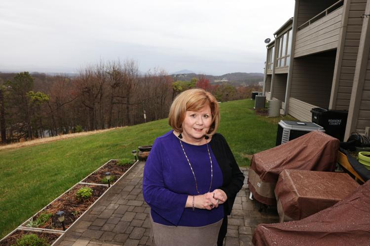 Resident sues Hunting Hills Place Homeowners Association
