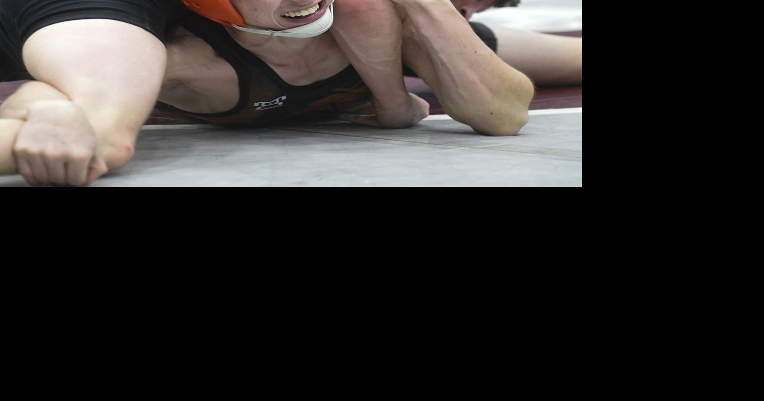 Grundy cruises to another Class 1 wrestling title, but Rural Retreat