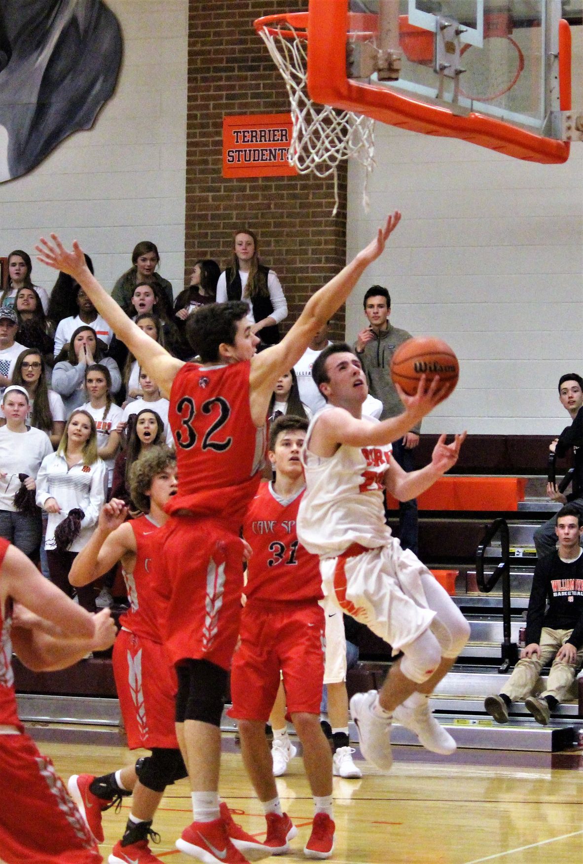 William Byrd boys basketball hangs on to beat Cave Spring High