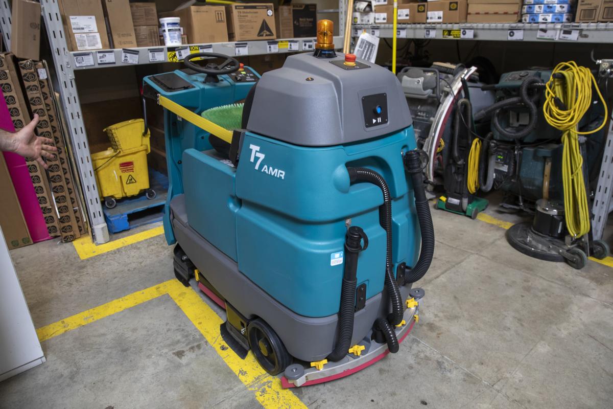 Walmart S Robot Zips Along In Tech Revolution That S Raising Big Questions For Workers Business News Roanoke Com