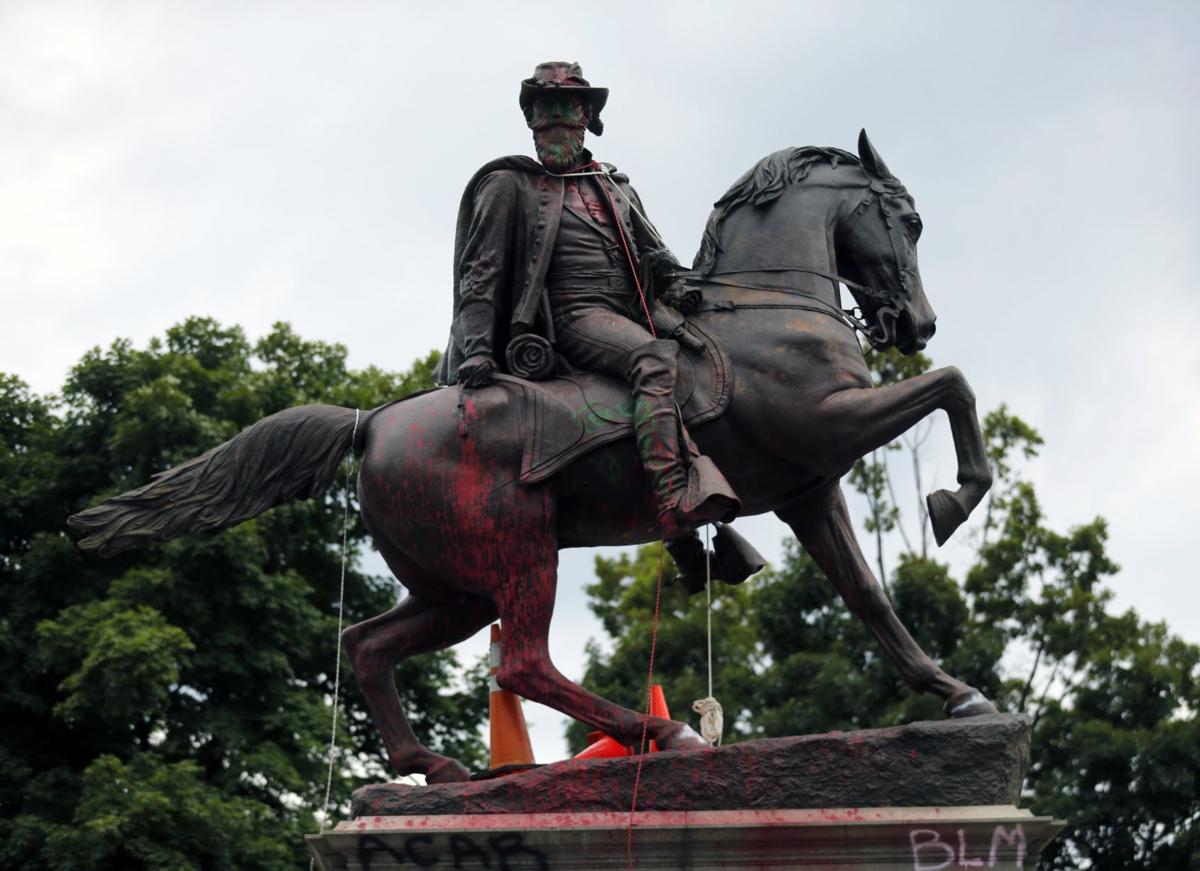 20200623_MET_STATUE_BB03