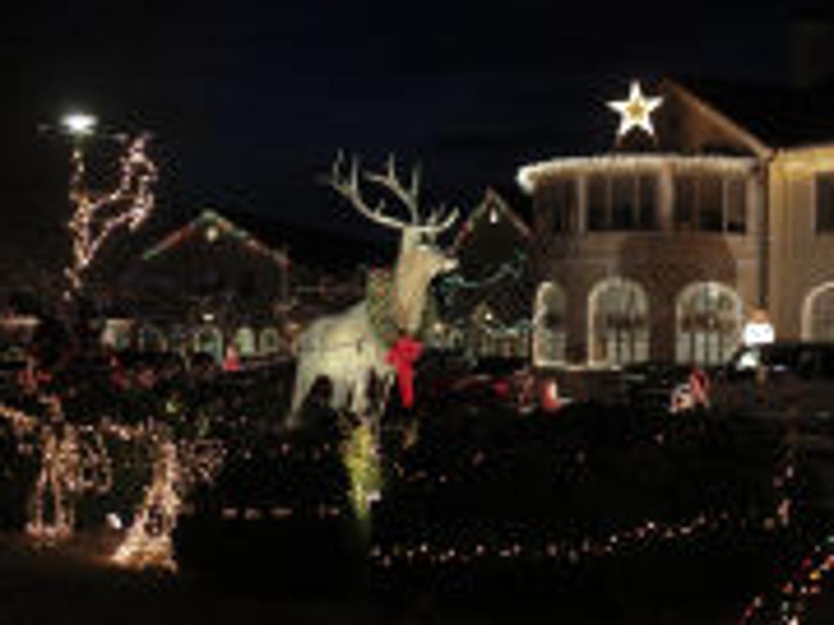 Elks Home Christmas Lights 2025