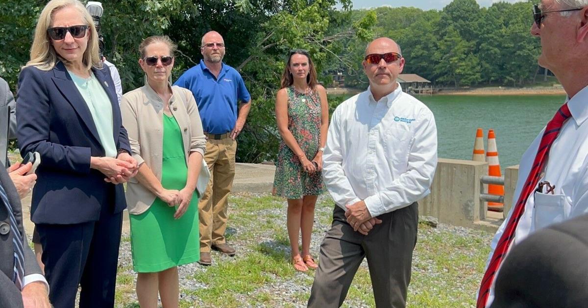 Governor visits Smith Mountain Lake to emphasize water conservation in drought