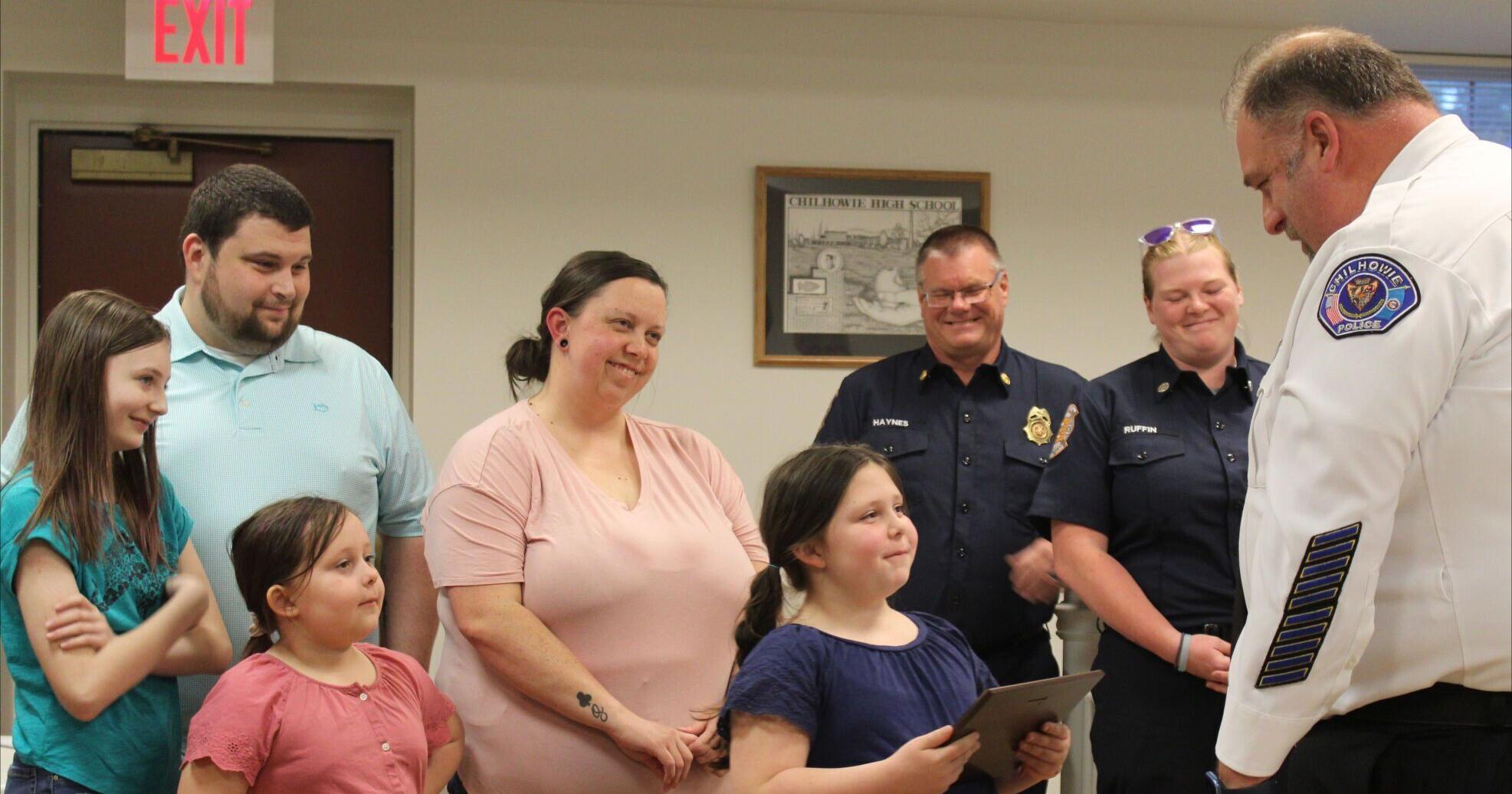 8-year-old Chilhowie girl saves her younger brother's life - Vimarsana News