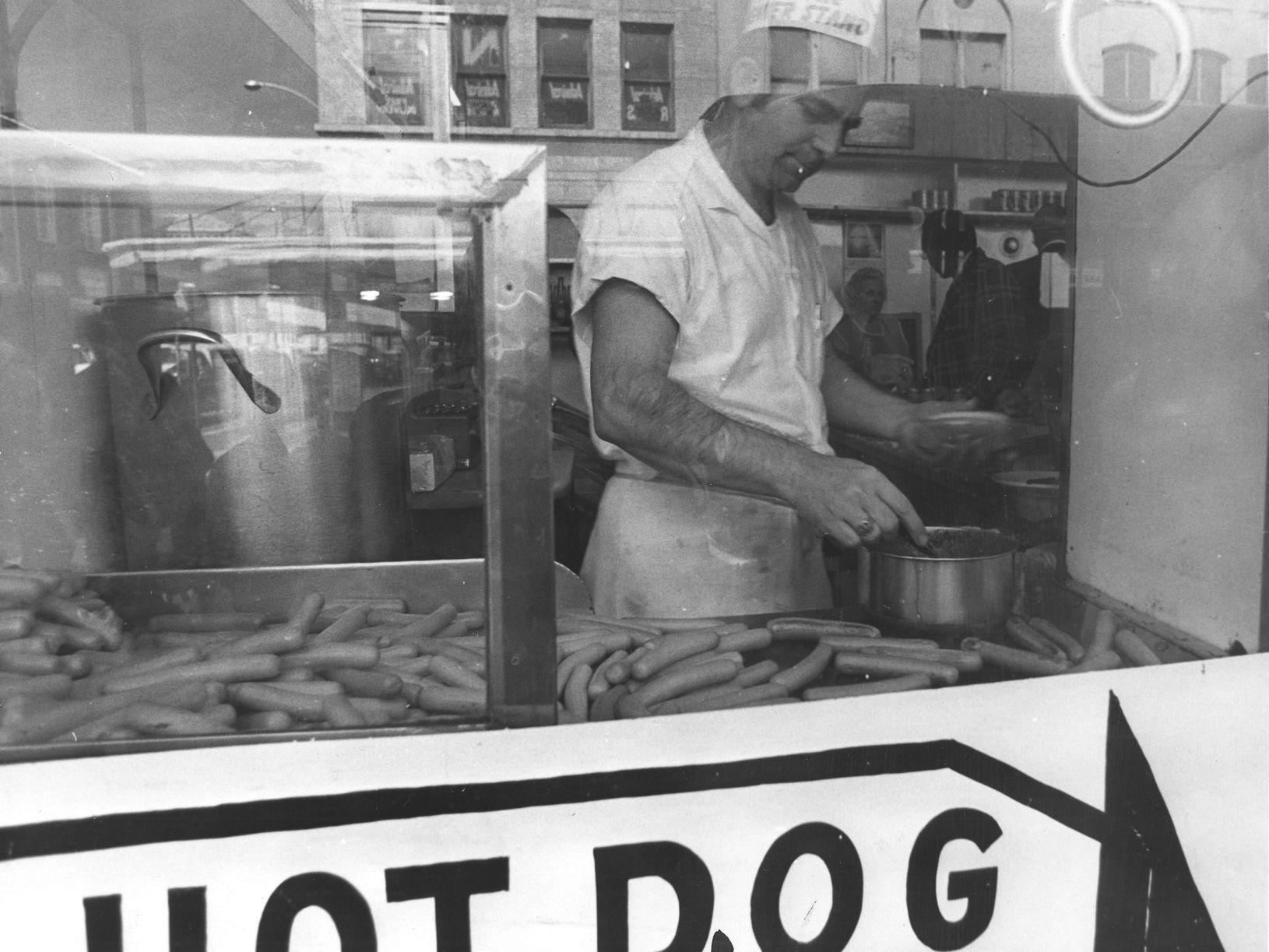 Gus Pappas Roanoke S Hot Dog King Dies At 82 Local News Roanoke Com