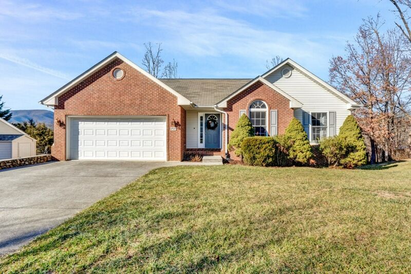 4 Bedroom Home in Roanoke 375,000