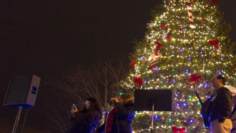 Rocky Mount Christmas Parade 2021 Rain Date Salem Christmas Parade Flips The Script To Become A Drive Thru Local News Roanoke Com