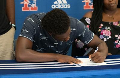 Heritage S Scott Avery Set To Continue Basketball Career At Oxnard