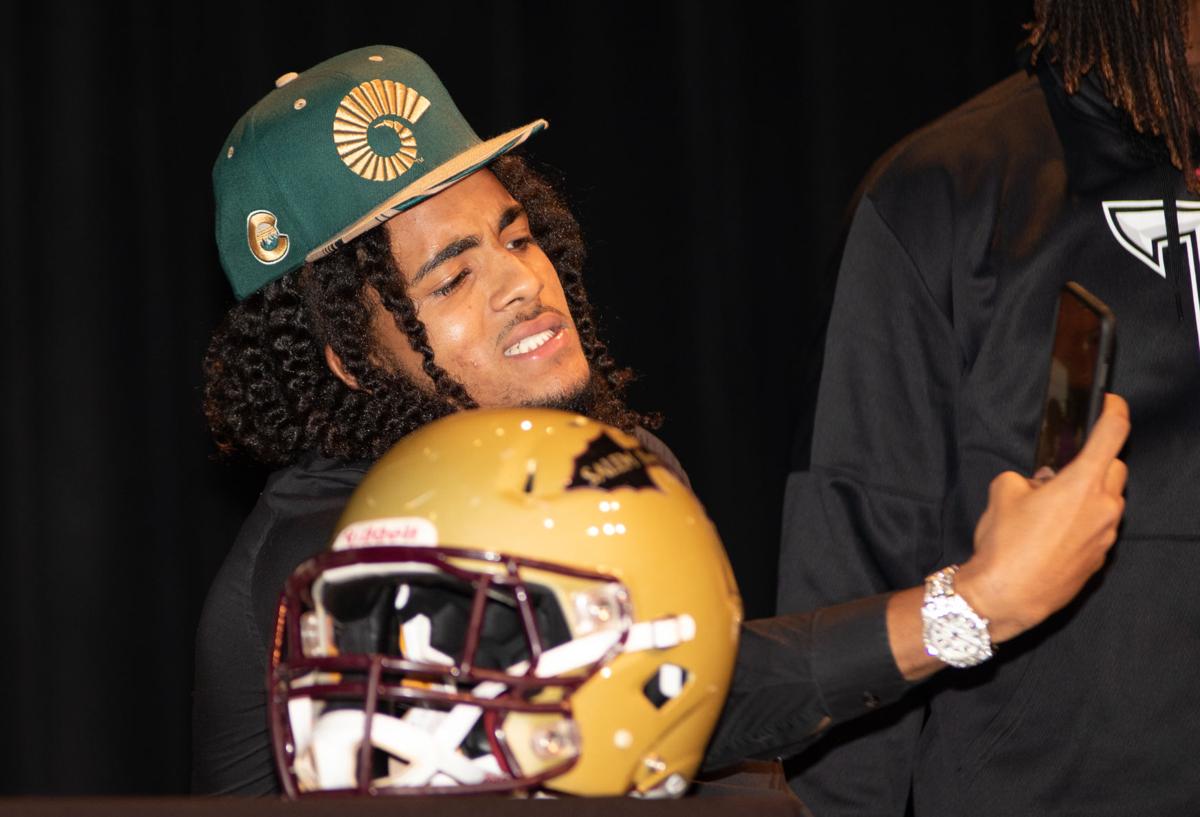 Photos Salem Football Signs Eight Players On National Signing Day