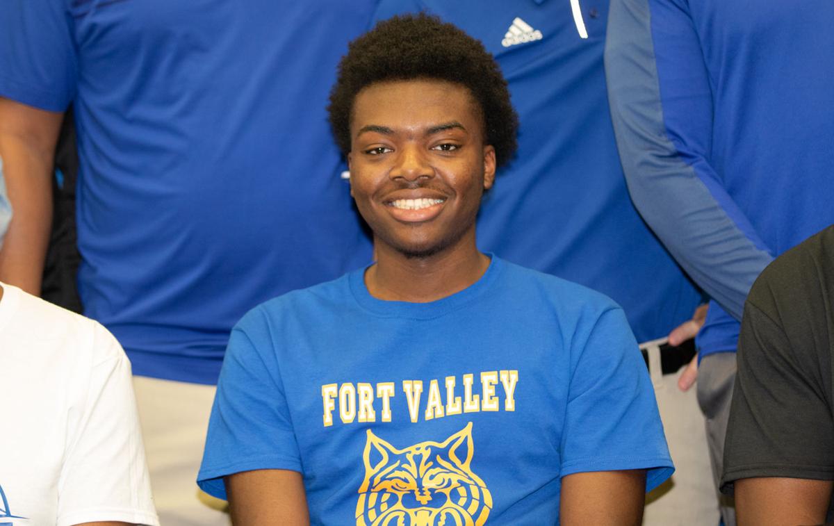 Newton S Tyrease Brown Signs National Letter Of Intent To Fort