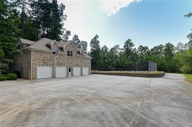 ON THE MARKET Expansive home in North Hampton subdivision Features