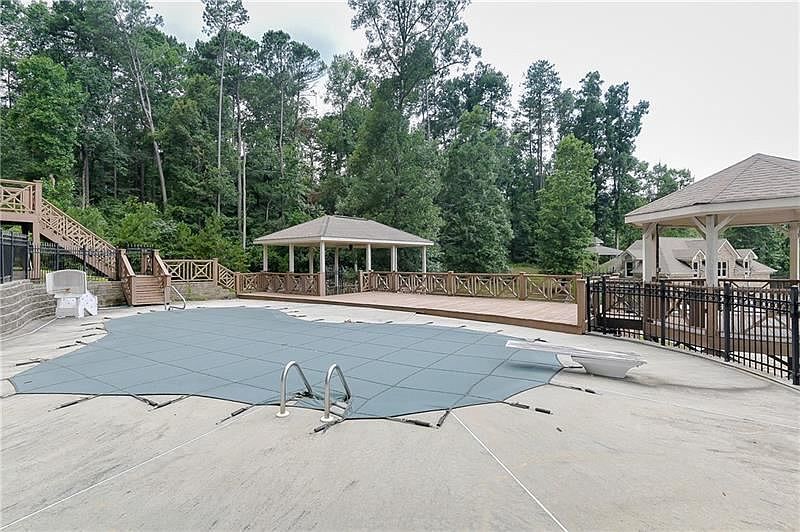 ON THE MARKET Expansive home in North Hampton subdivision Features