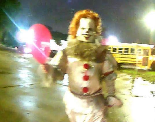 Man Dressed As Clown And Holding A Balloon Arrested On Halloween In Conyers News Rockdalenewtoncitizen Com