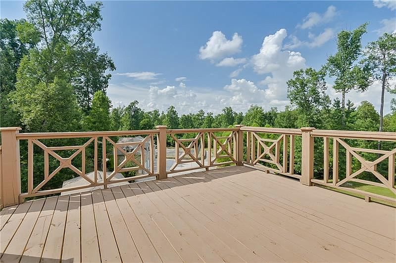 ON THE MARKET Expansive home in North Hampton subdivision Features