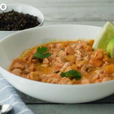 VIDEO: How to make Salmon and Shrimp Coconut Curry
