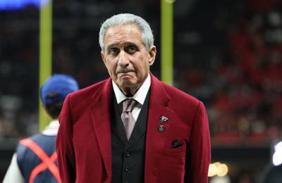 Atlanta S Arthur Blank To Pay Hourly Employees During