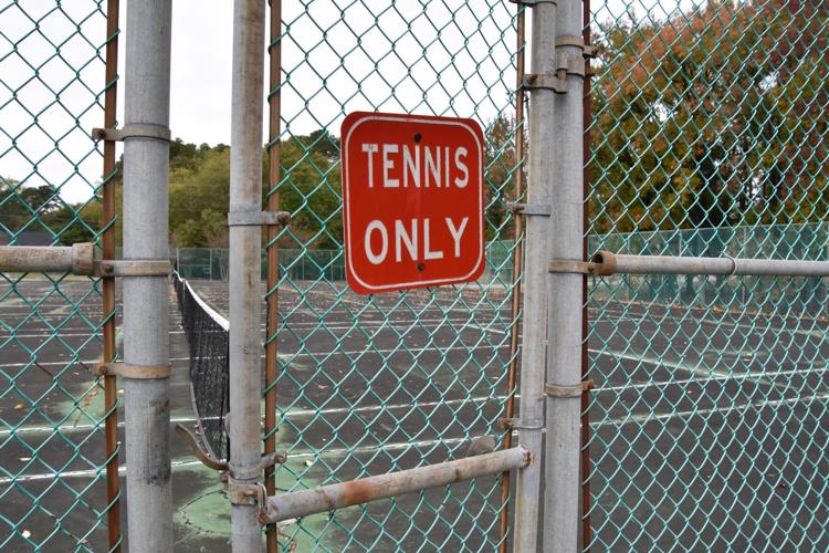City urged to repair rundown tennis courts at Englewood Park Local