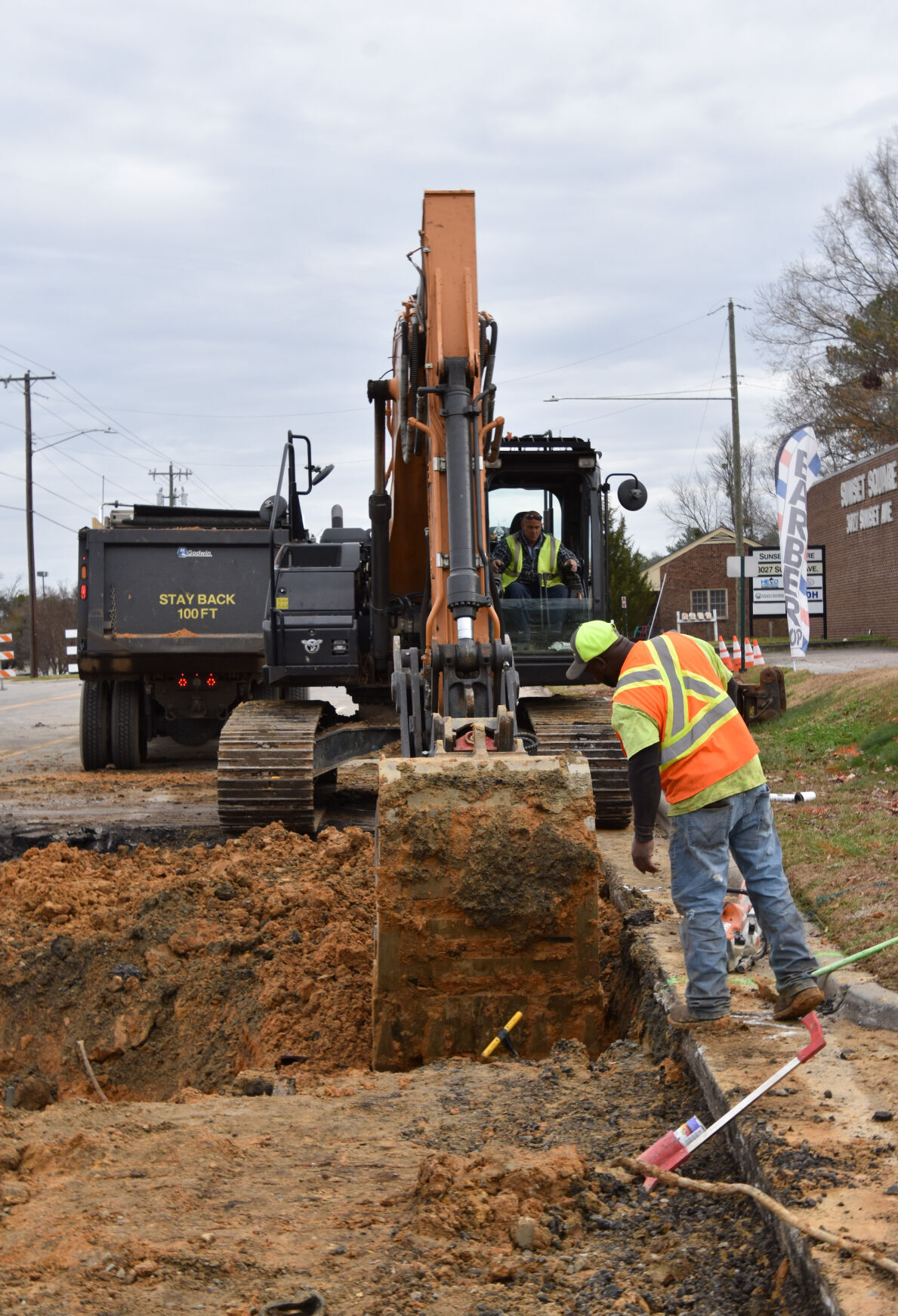 Crews Work To Repair Part Of Sunset Damaged By Water Main Break | Local ...