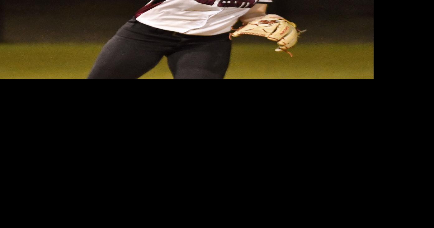 Softball Roundup Big innings lift Bulldogs past Gryphons High