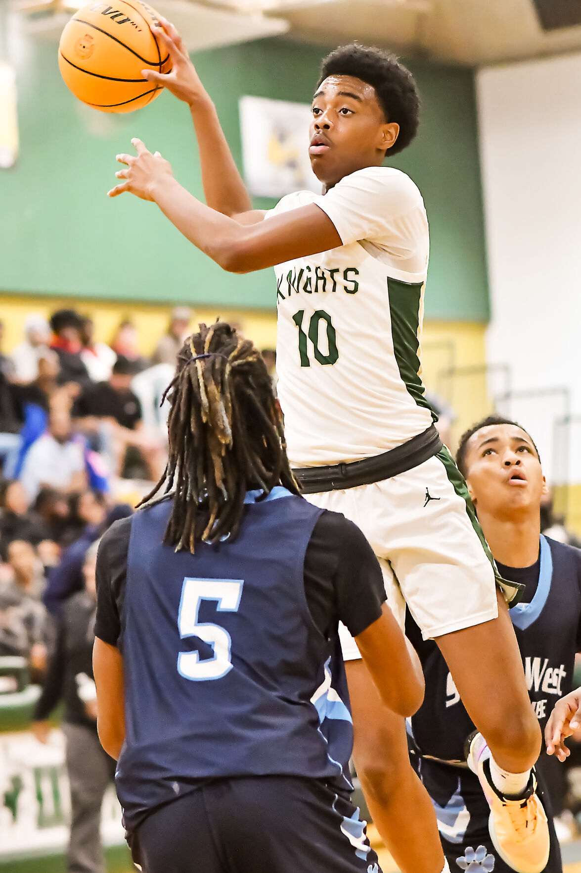 BOYS BASKETBALL: Knights earn fifth win by beating Cougars