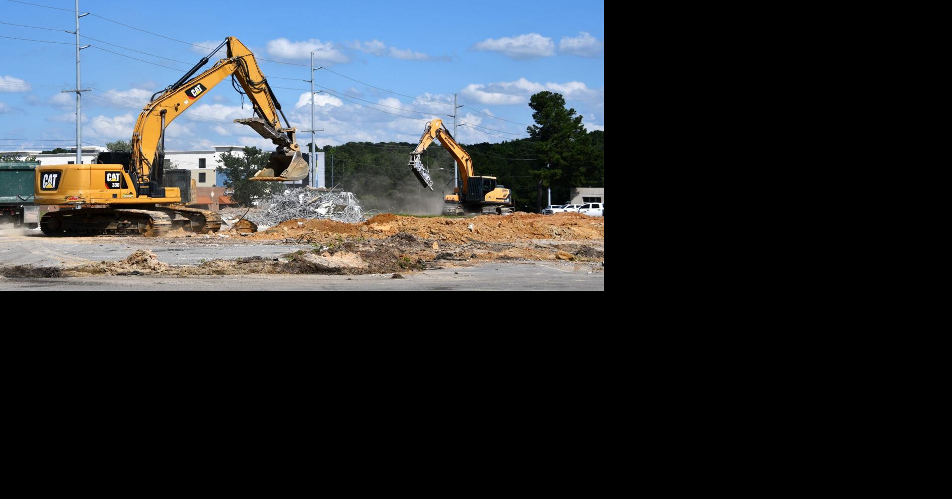 Crews clear way for Texas Roadhouse, second Wawa