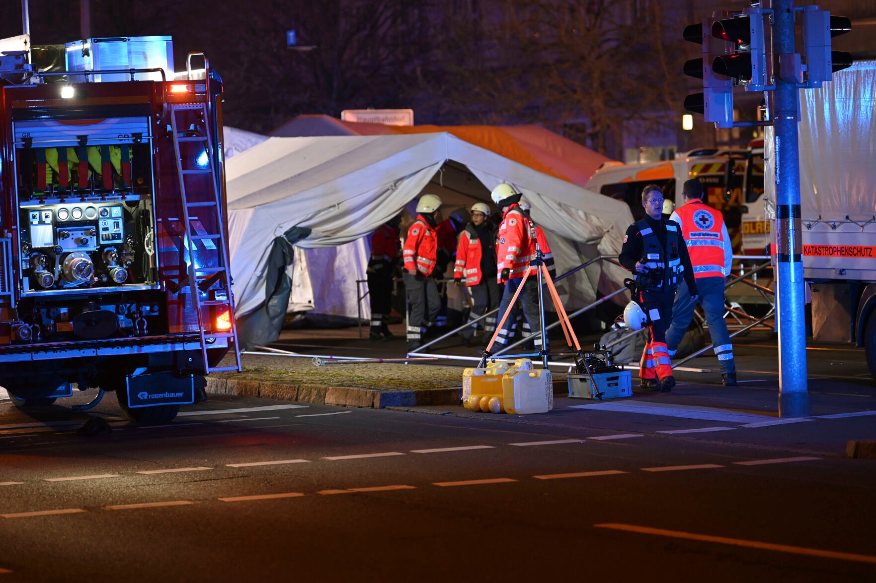 At Least 2 Dead And 60 Hurt After A Car Drives Into A German Christmas ...