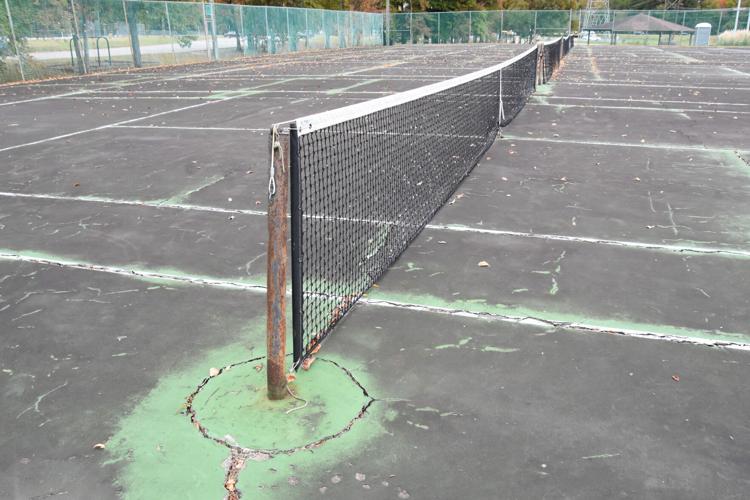 City urged to repair rundown tennis courts at Englewood Park Local