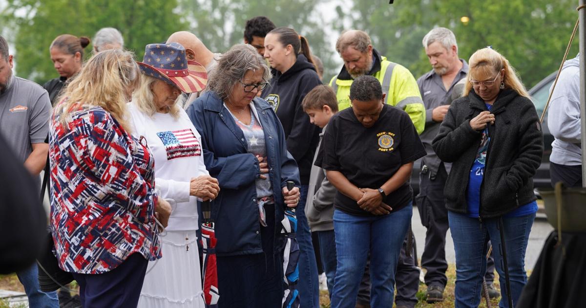 Memorial Day Services Honor Veterans at Local Cemeteries