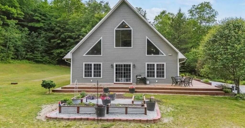 Home tour of the week: A cute mountain chalet in Franklin priced at $649,000